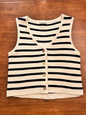 Abercrombie & Fitch Striped Knit Button Up Sweater Vest - Ivory & Navy - Medium